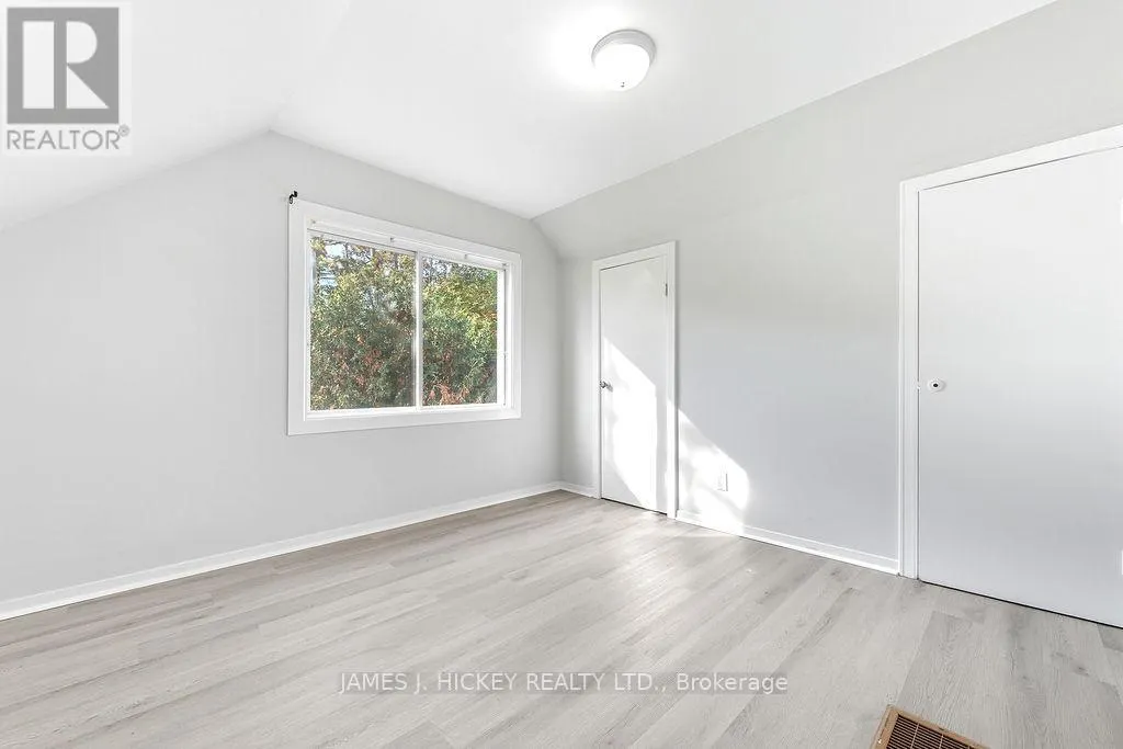 13 THOMSON CRESCENT