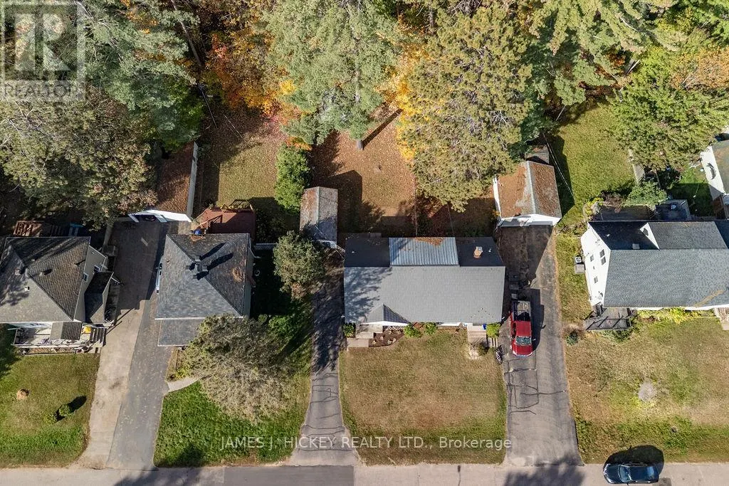 13 THOMSON CRESCENT