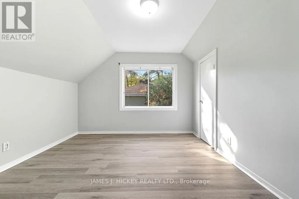 13 THOMSON CRESCENT