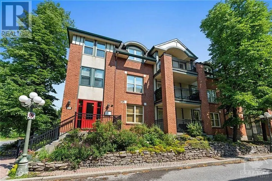 104 - 175 WOODBINE PLACE
