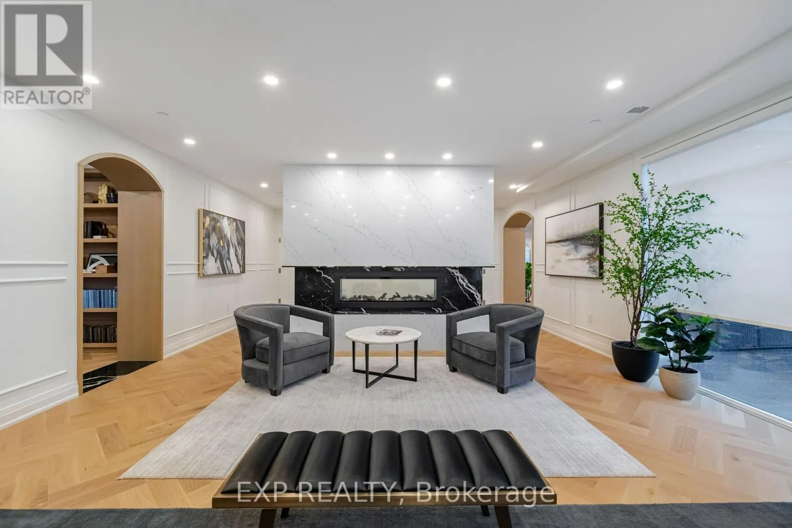 903 - 71 WYNDHAM STREET S