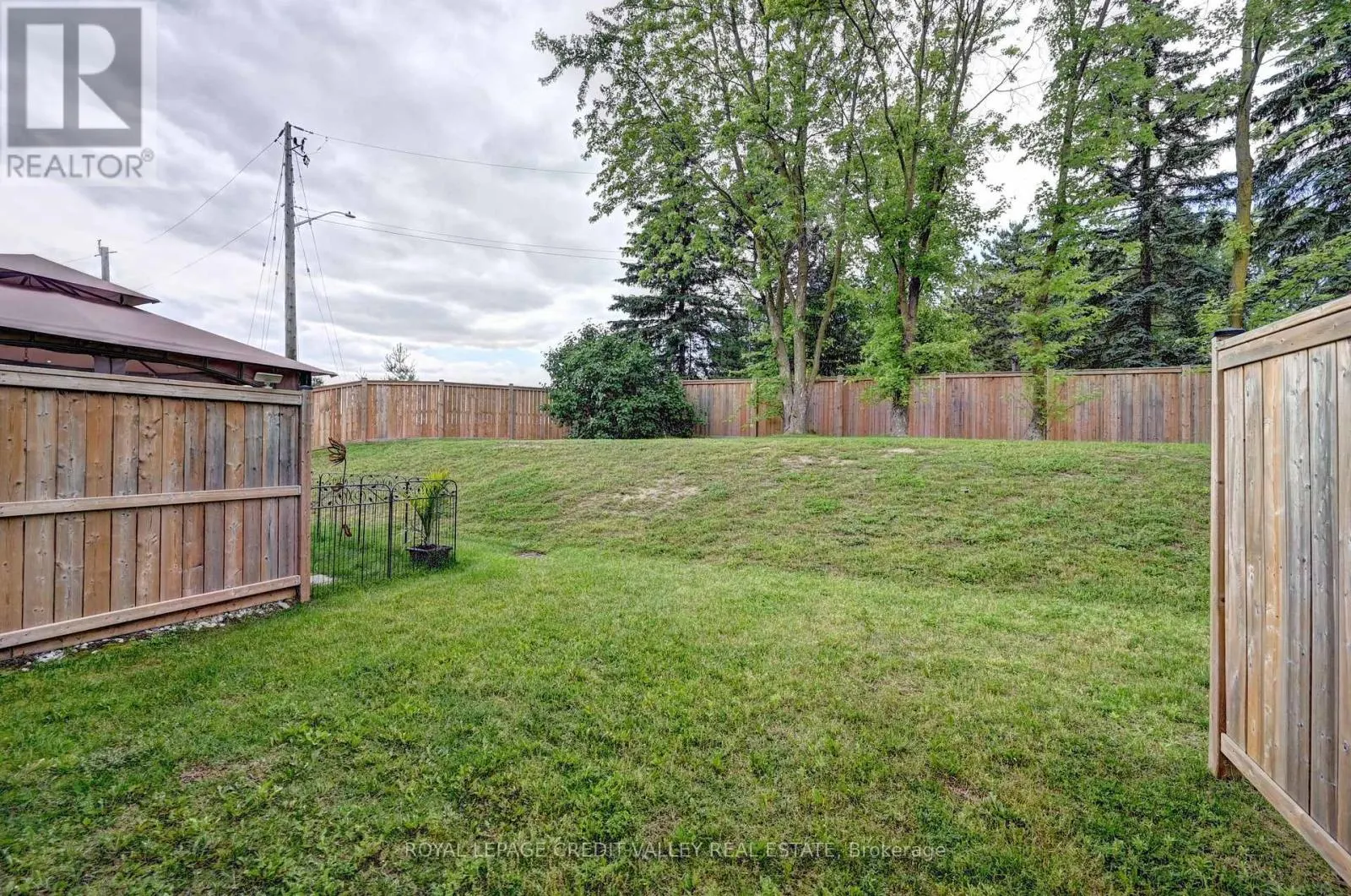 17 - 324 EQUESTRIAN WAY