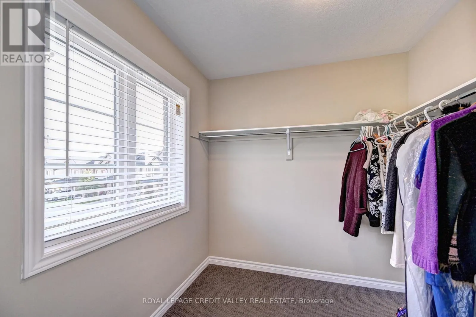 17 - 324 EQUESTRIAN WAY