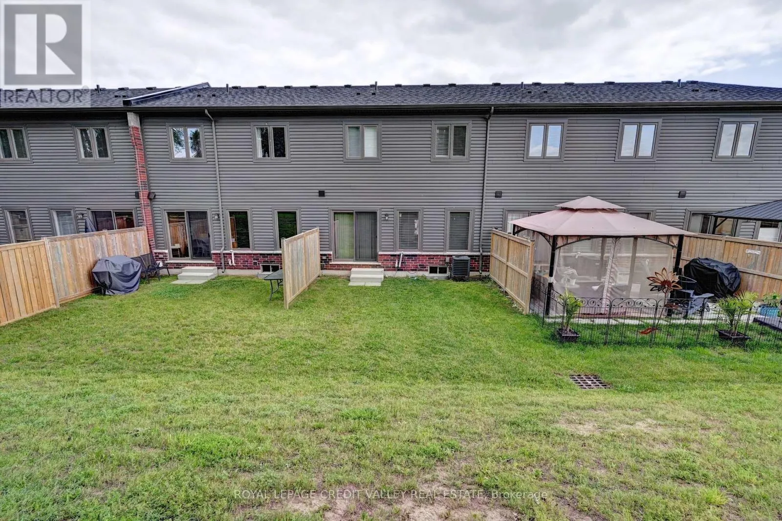 17 - 324 EQUESTRIAN WAY