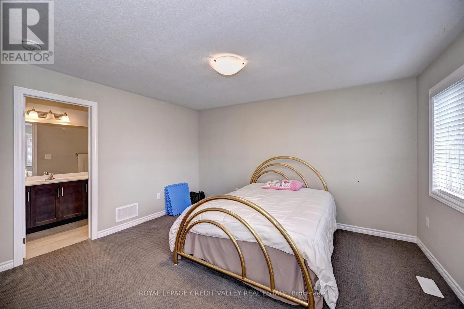 17 - 324 EQUESTRIAN WAY