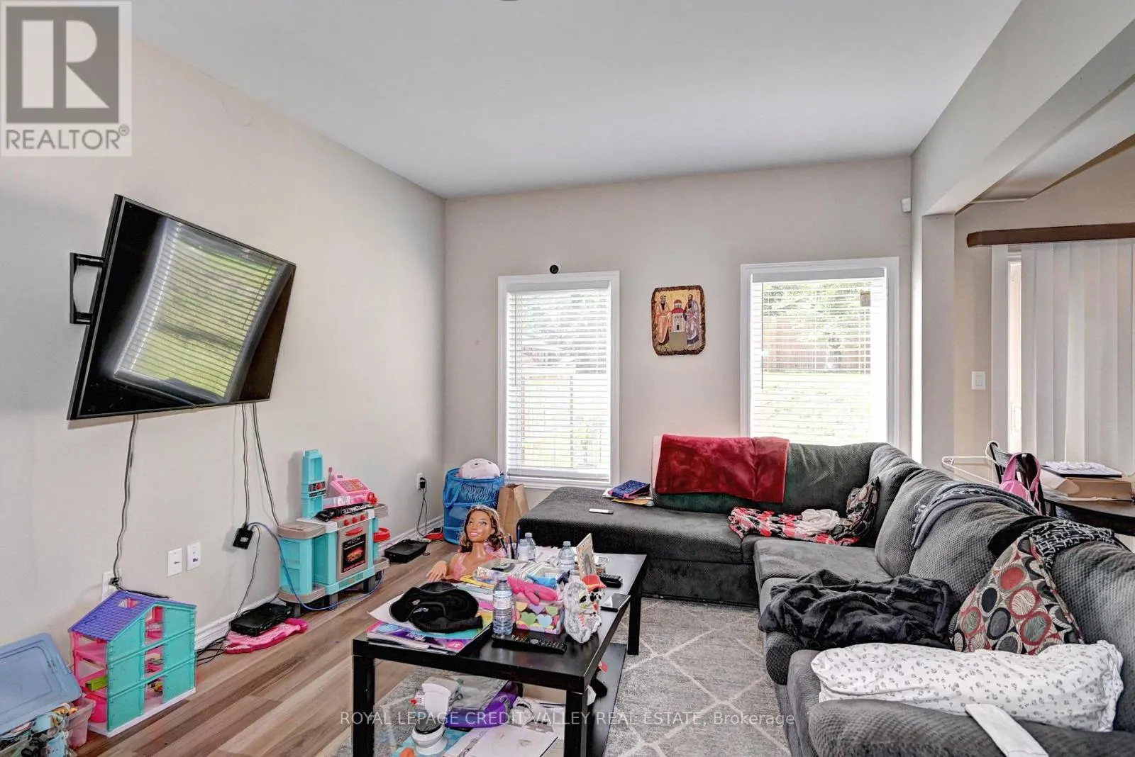 17 - 324 EQUESTRIAN WAY