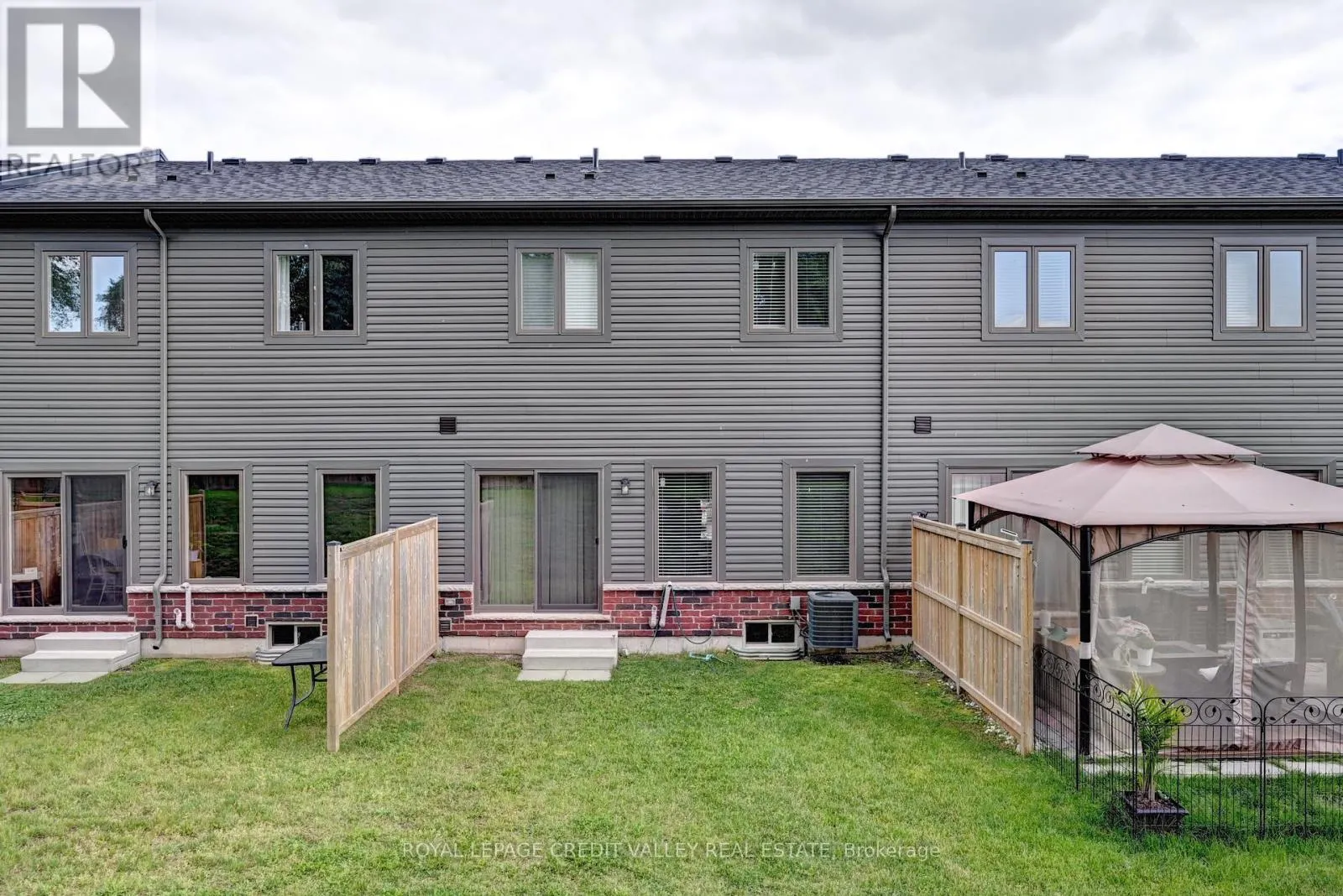 17 - 324 EQUESTRIAN WAY