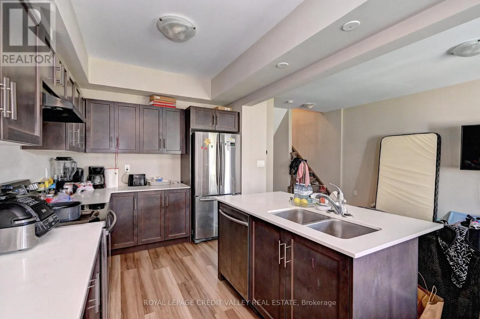 17 - 324 EQUESTRIAN WAY