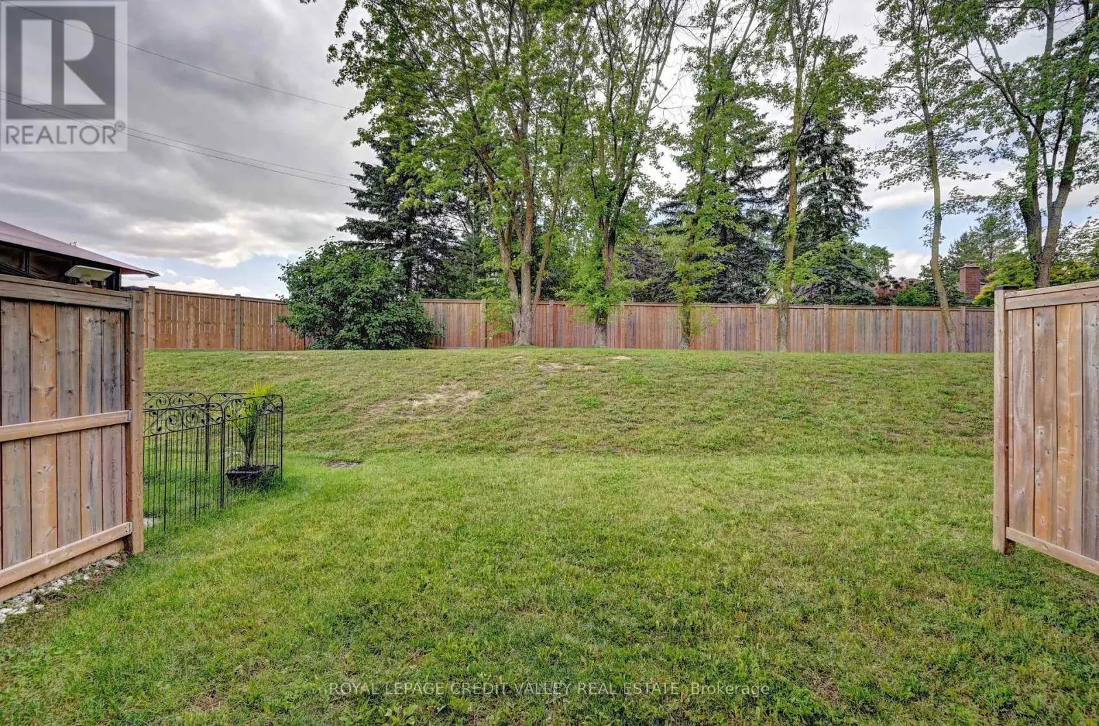 17 - 324 EQUESTRIAN WAY