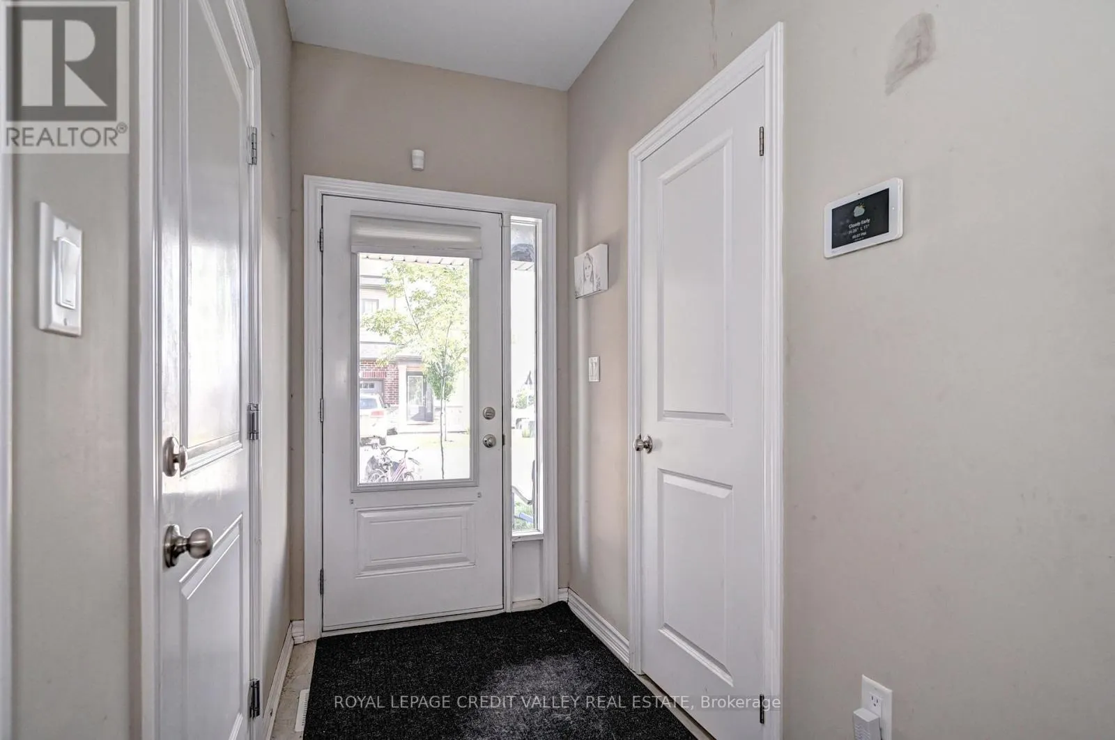 17 - 324 EQUESTRIAN WAY