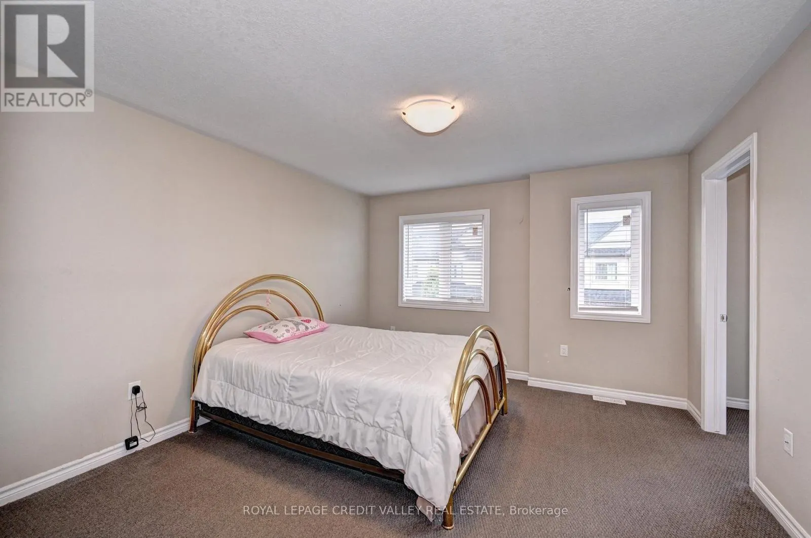 17 - 324 EQUESTRIAN WAY