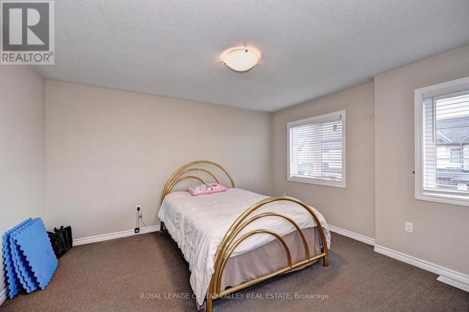 17 - 324 EQUESTRIAN WAY