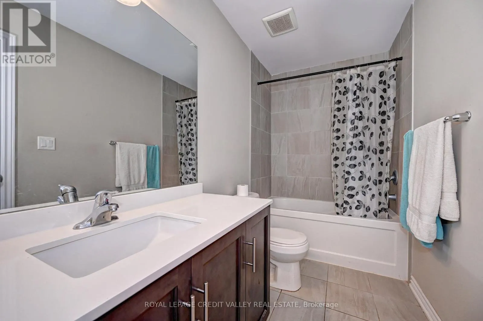 17 - 324 EQUESTRIAN WAY