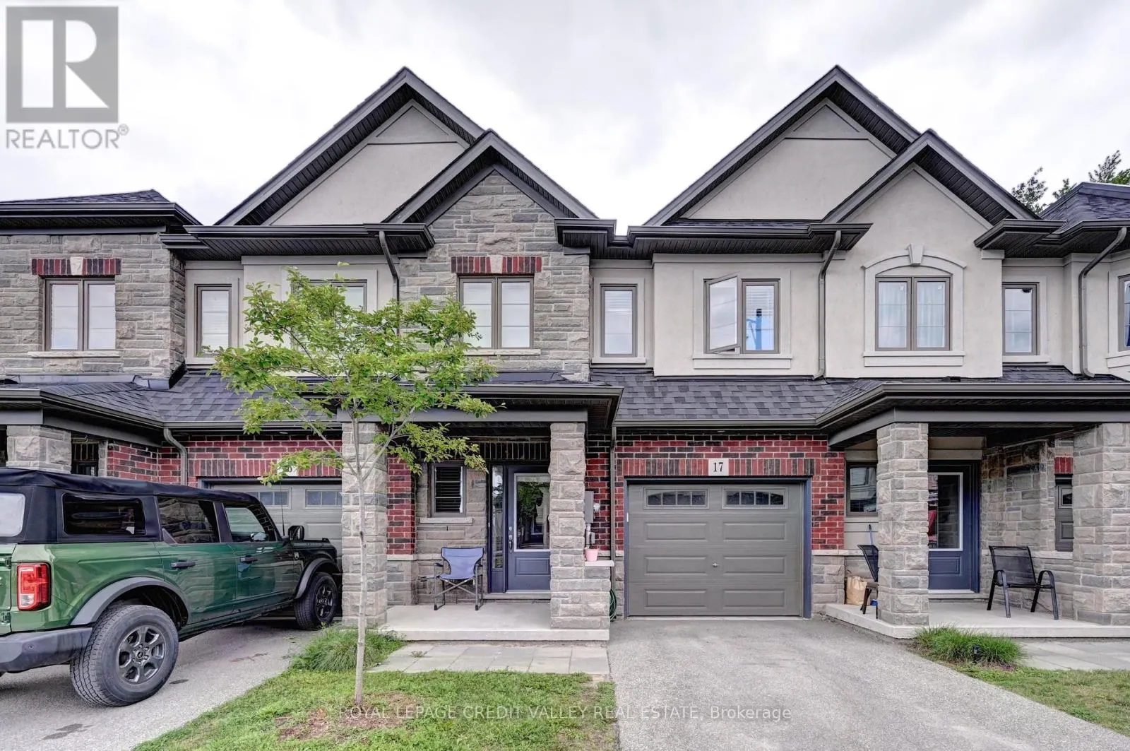 17 - 324 EQUESTRIAN WAY