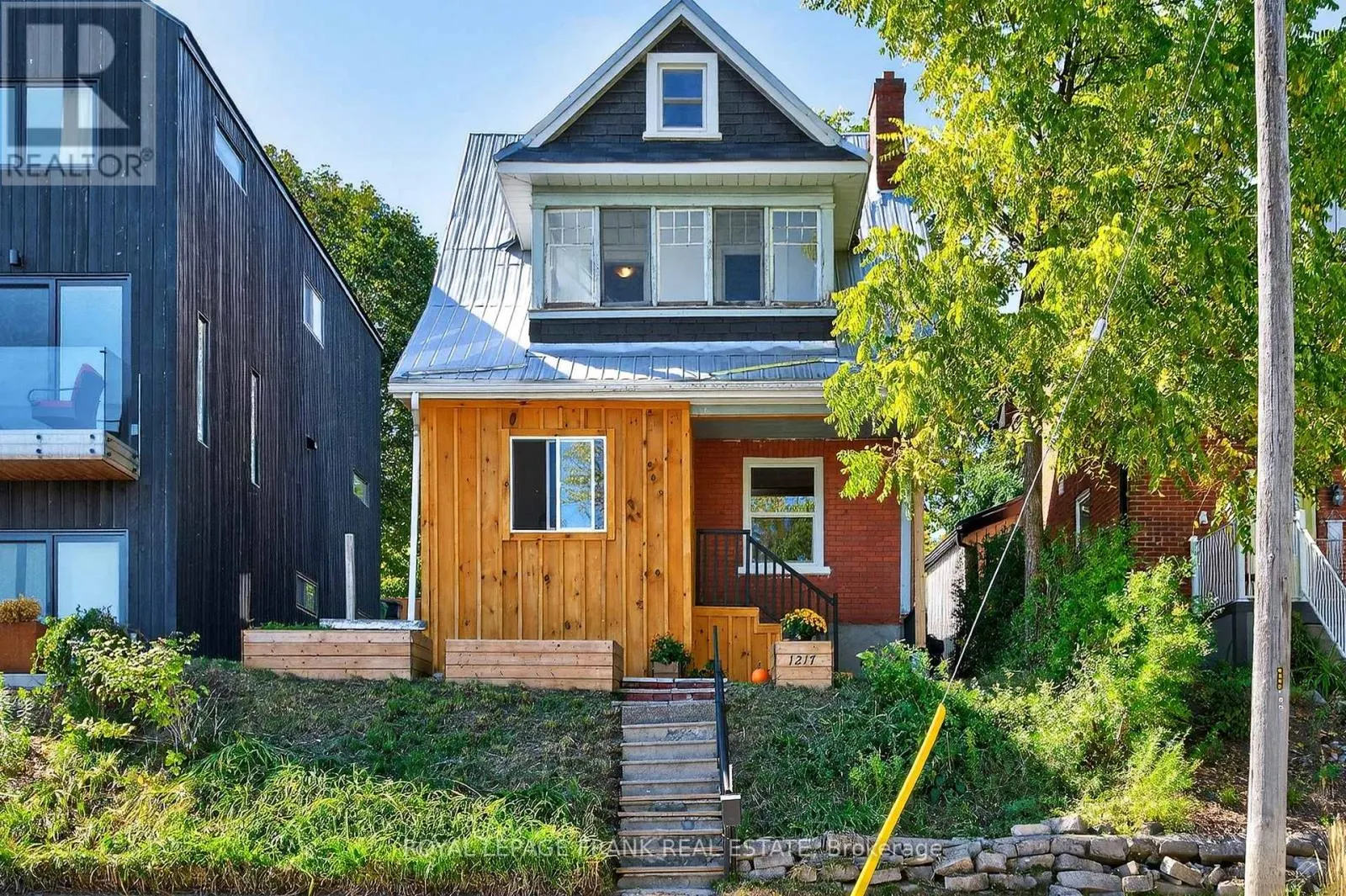 1217 GRANDVIEW AVENUE
