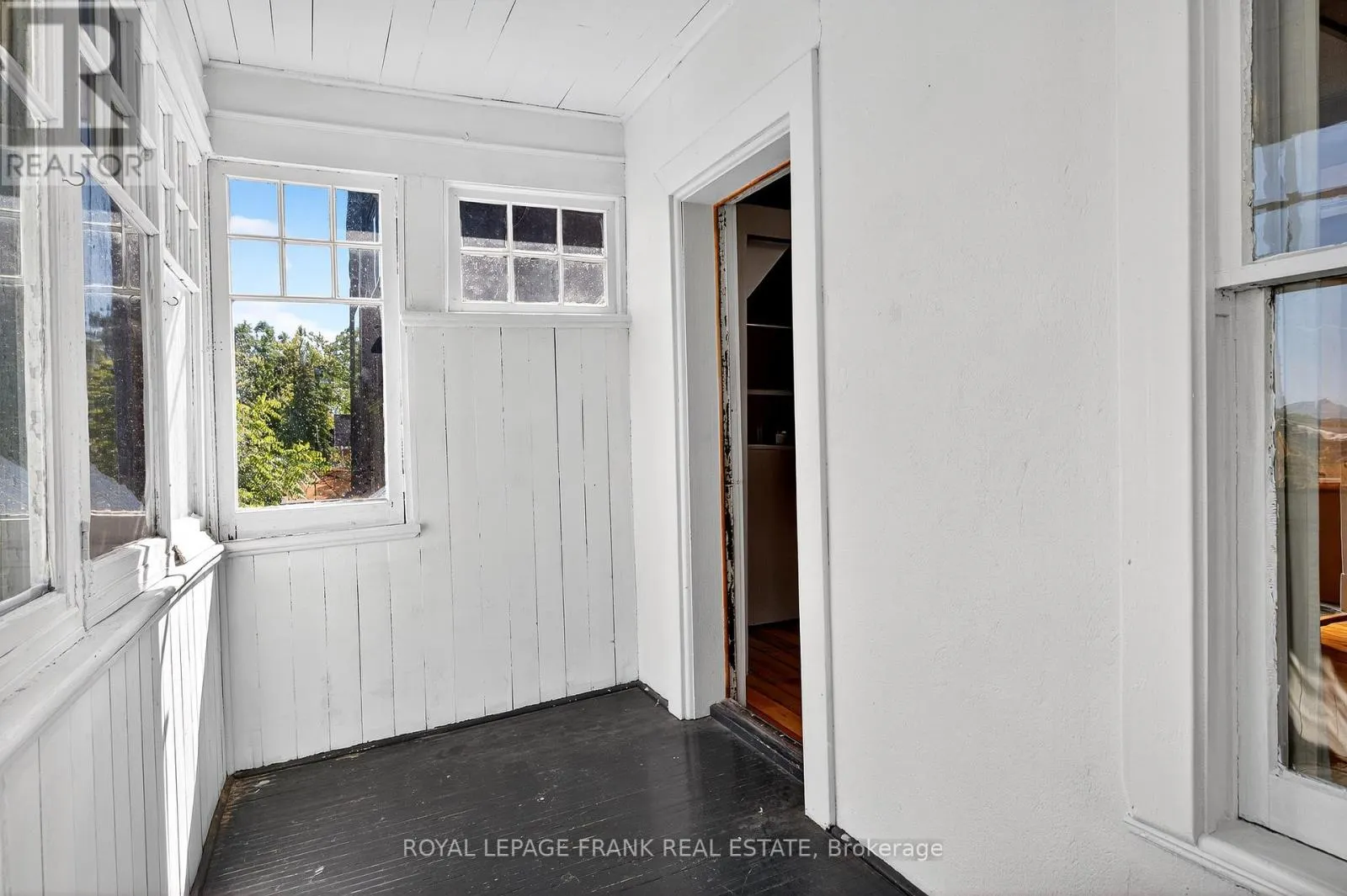 1217 GRANDVIEW AVENUE