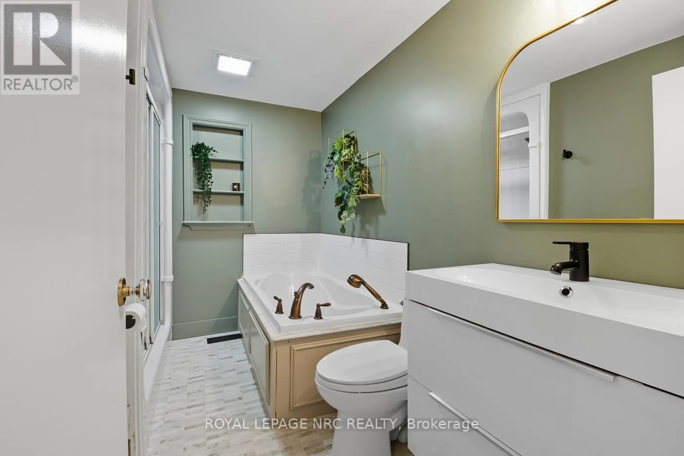 3754 HIGHLAND DRIVE