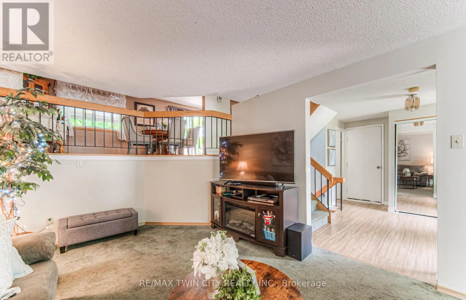 82 ROSENEATH CRESCENT