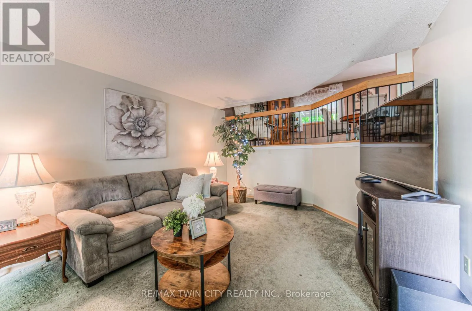 82 ROSENEATH CRESCENT