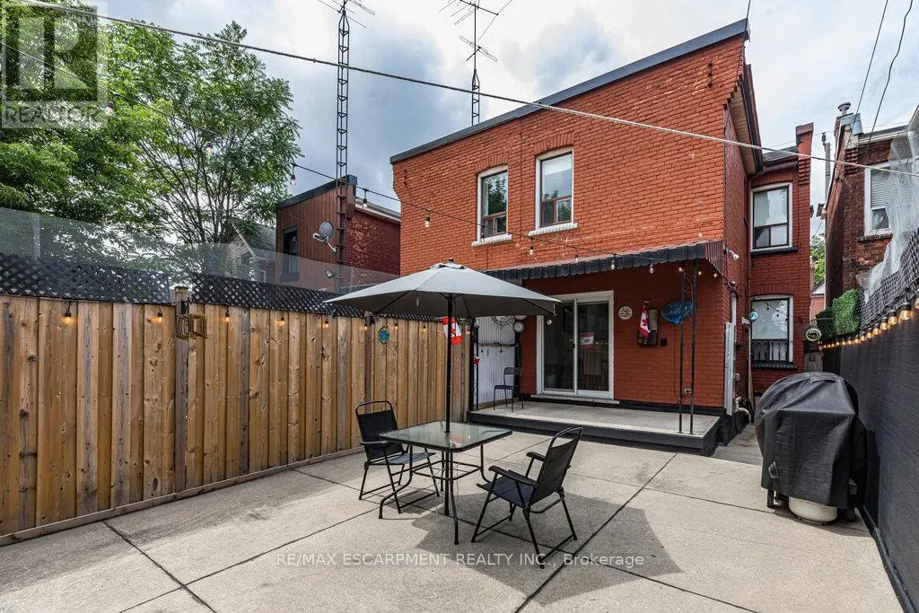 52 CLYDE STREET