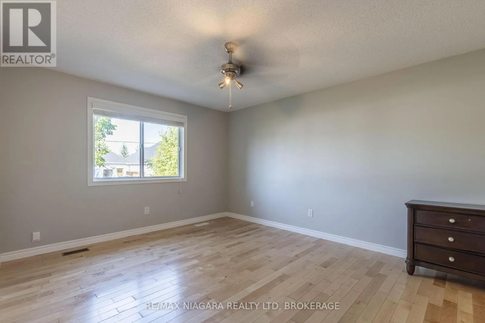 44 MAPLE LEAF AVENUE S