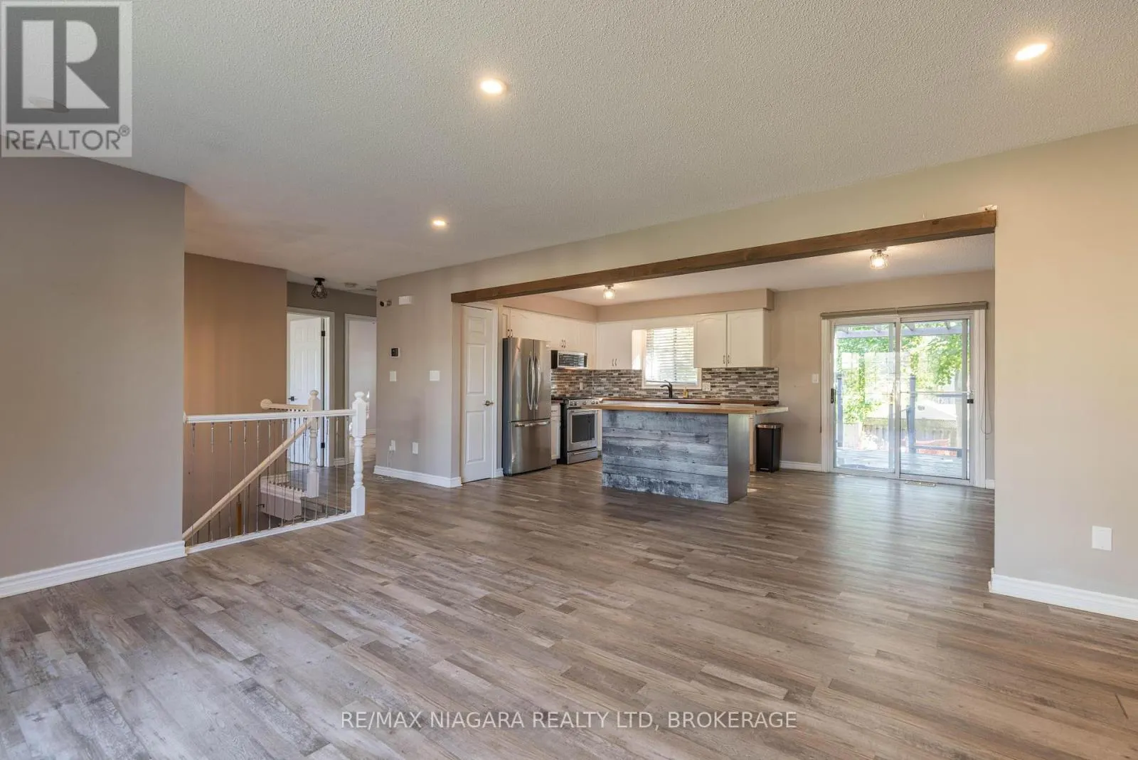 44 MAPLE LEAF AVENUE S