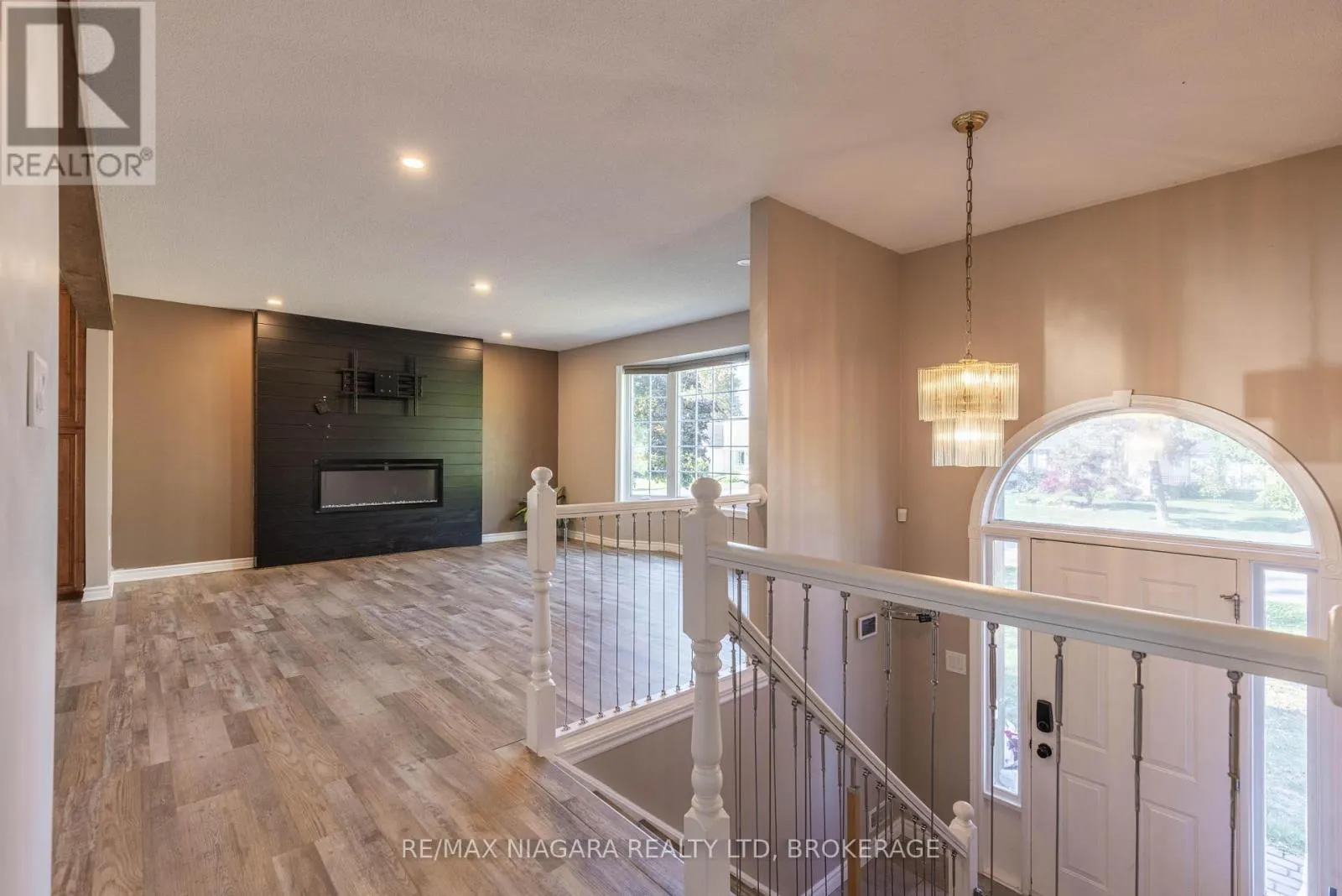 44 MAPLE LEAF AVENUE S