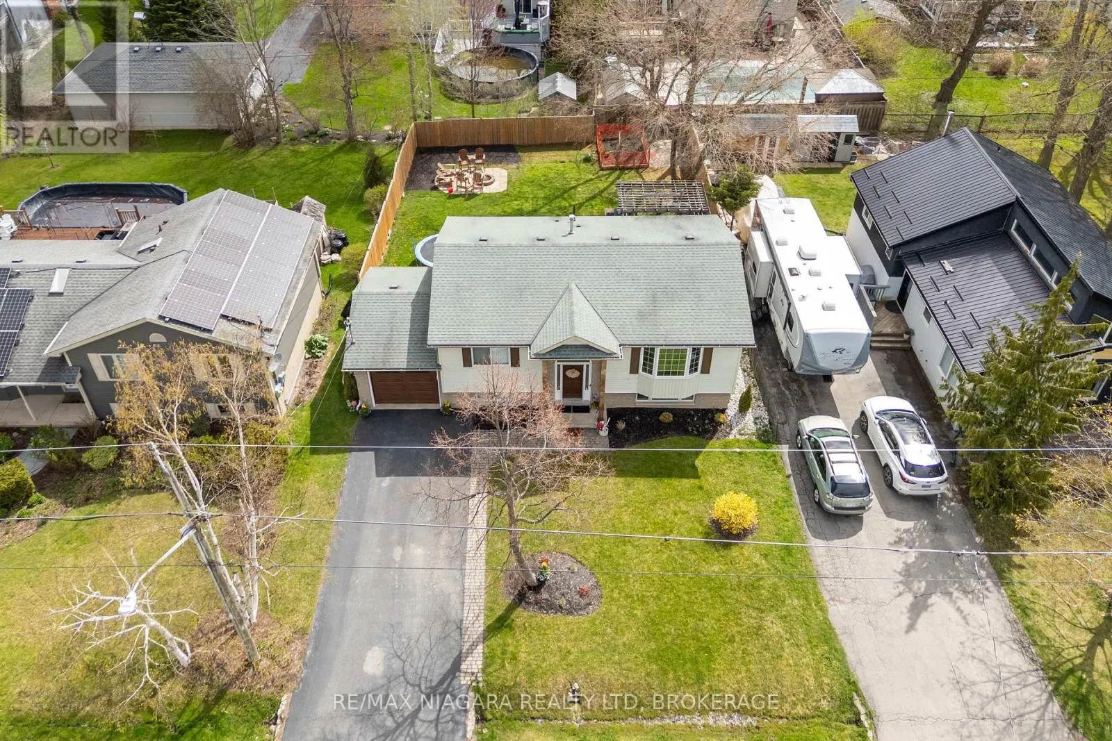 44 MAPLE LEAF AVENUE S