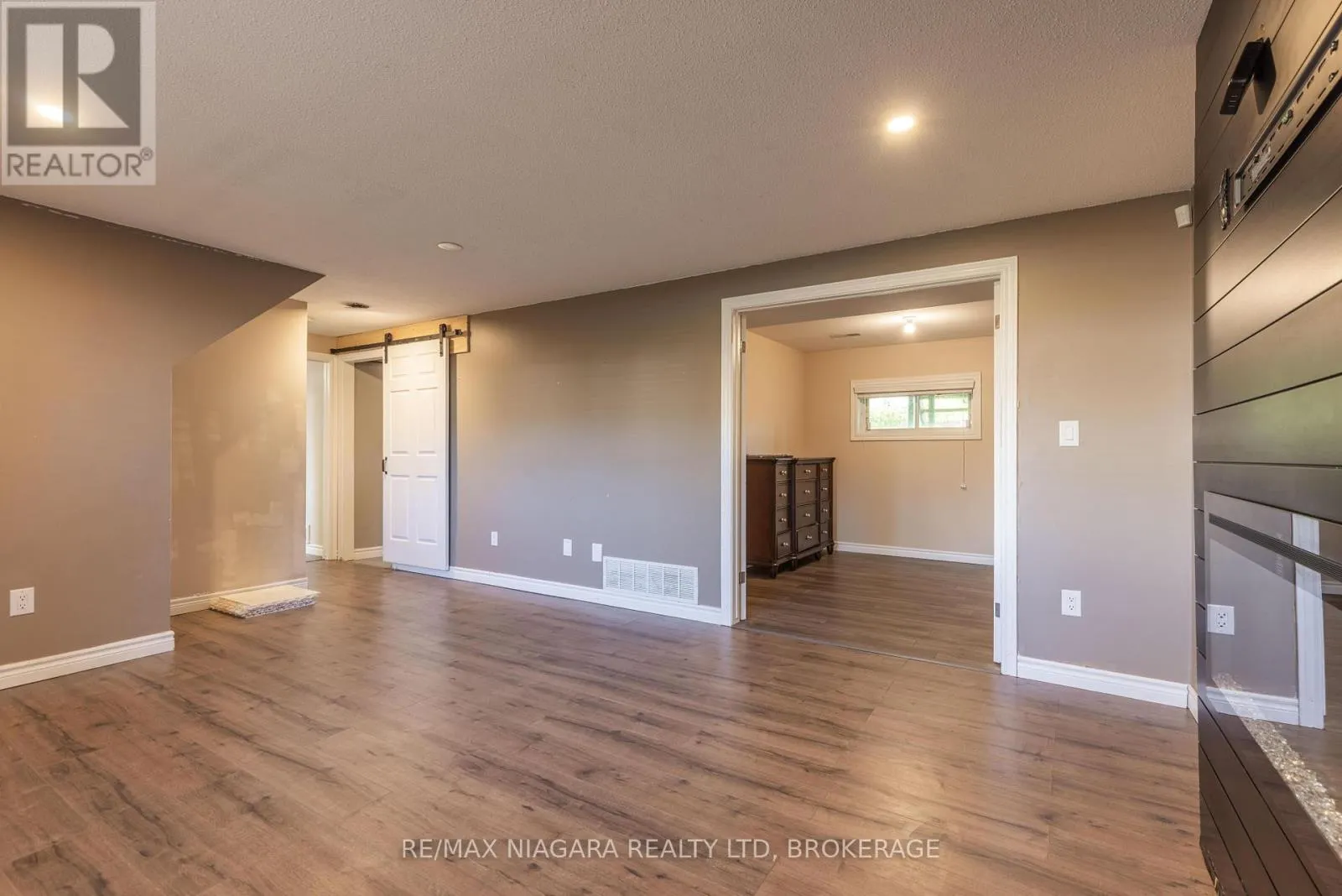 44 MAPLE LEAF AVENUE S