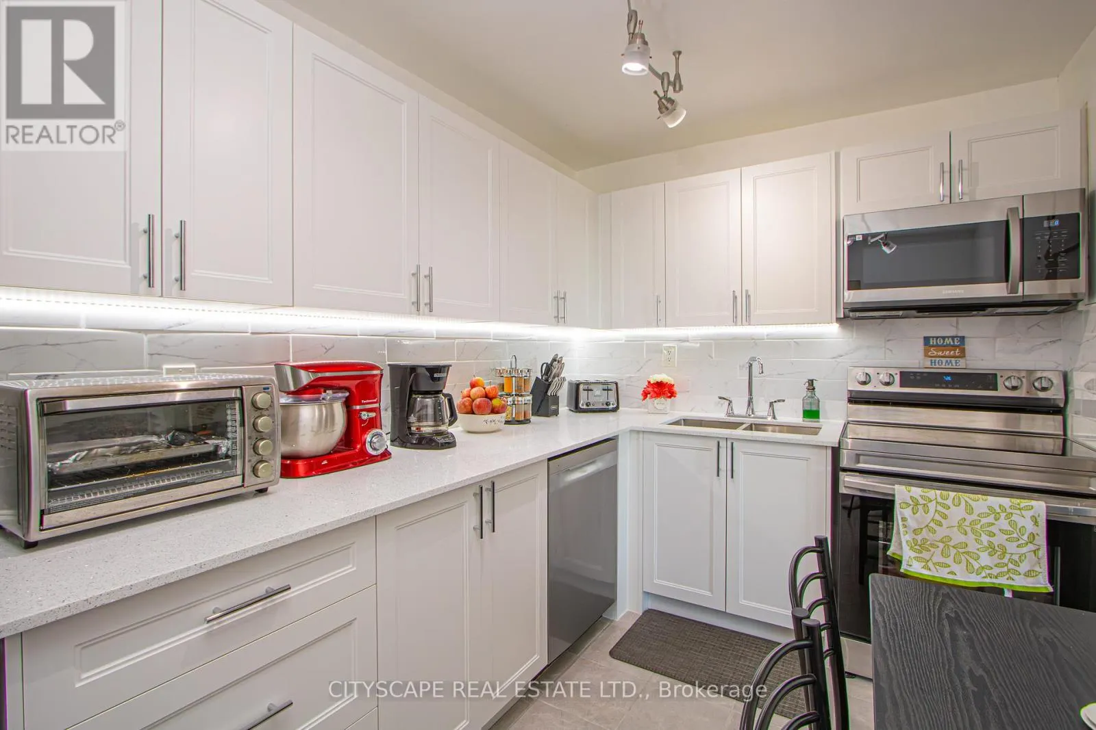 1008 - 573 MORNINGTON AVENUE
