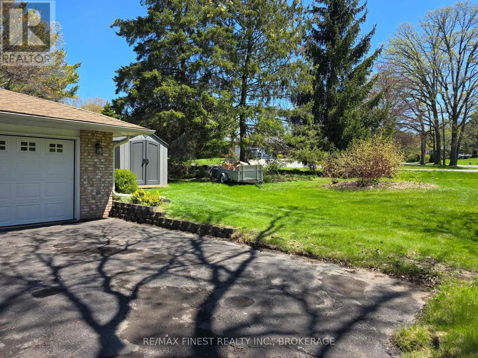 15 EDGEWOOD DRIVE