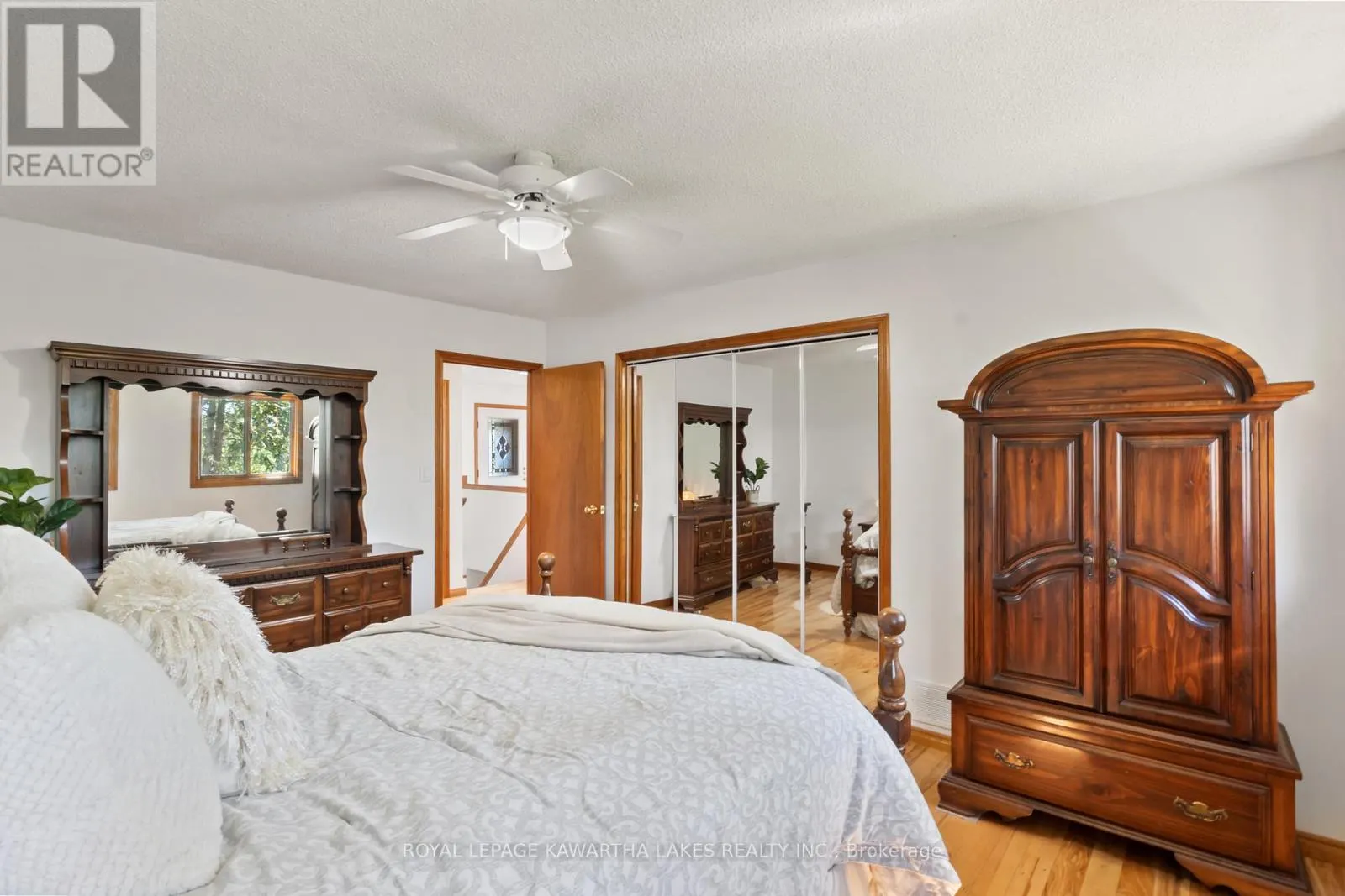 195 ELGIN STREET W