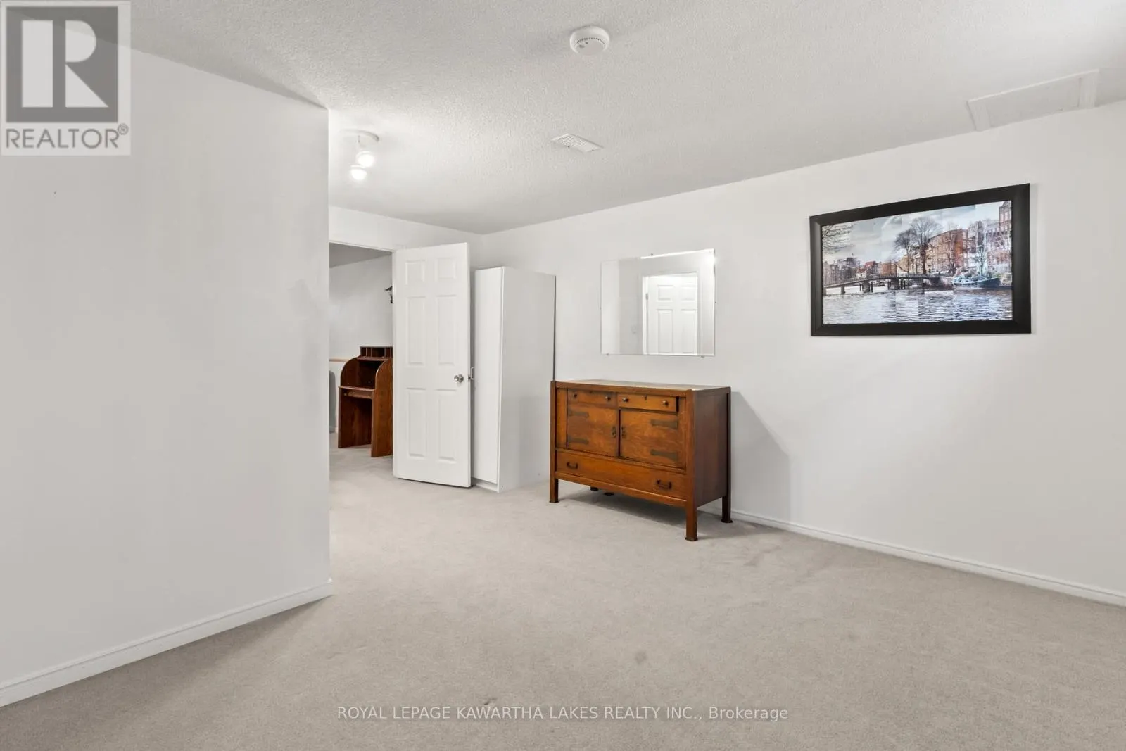 195 ELGIN STREET W