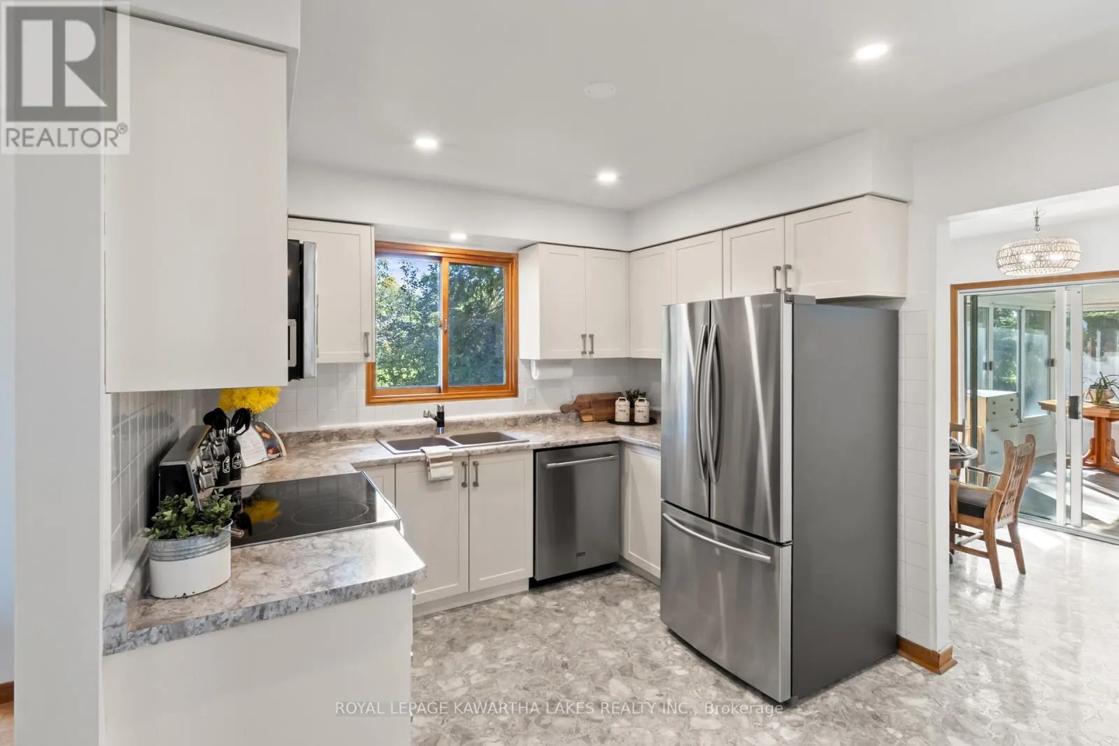 195 ELGIN STREET W