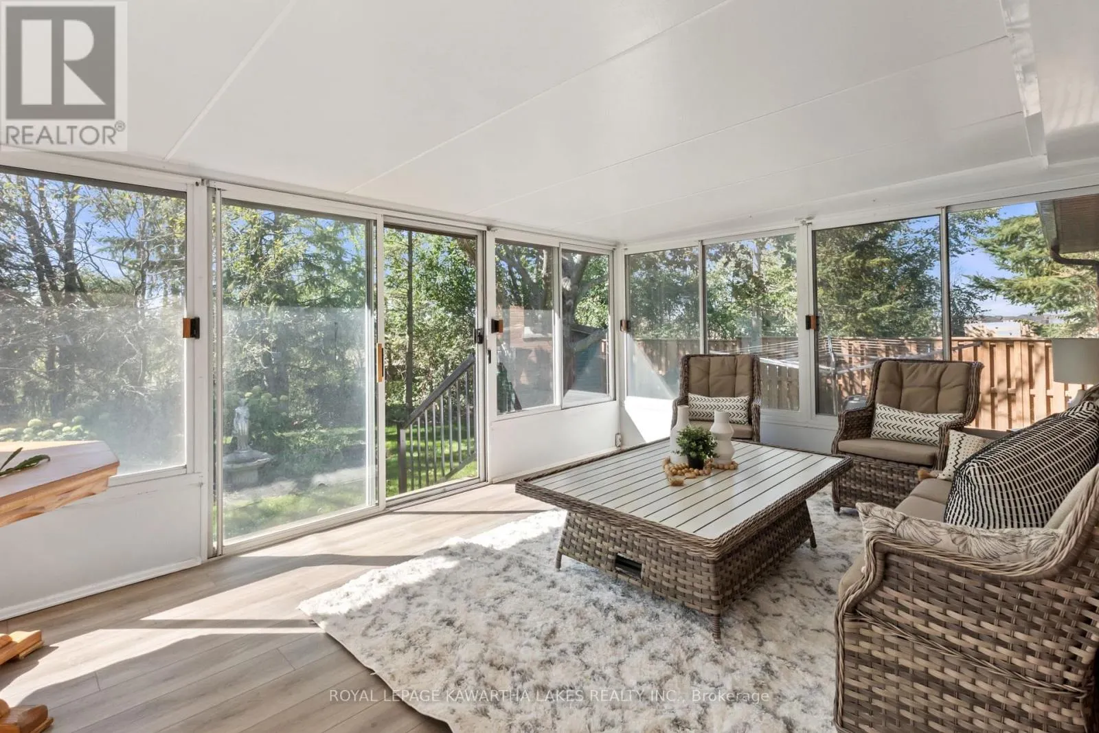 195 ELGIN STREET W