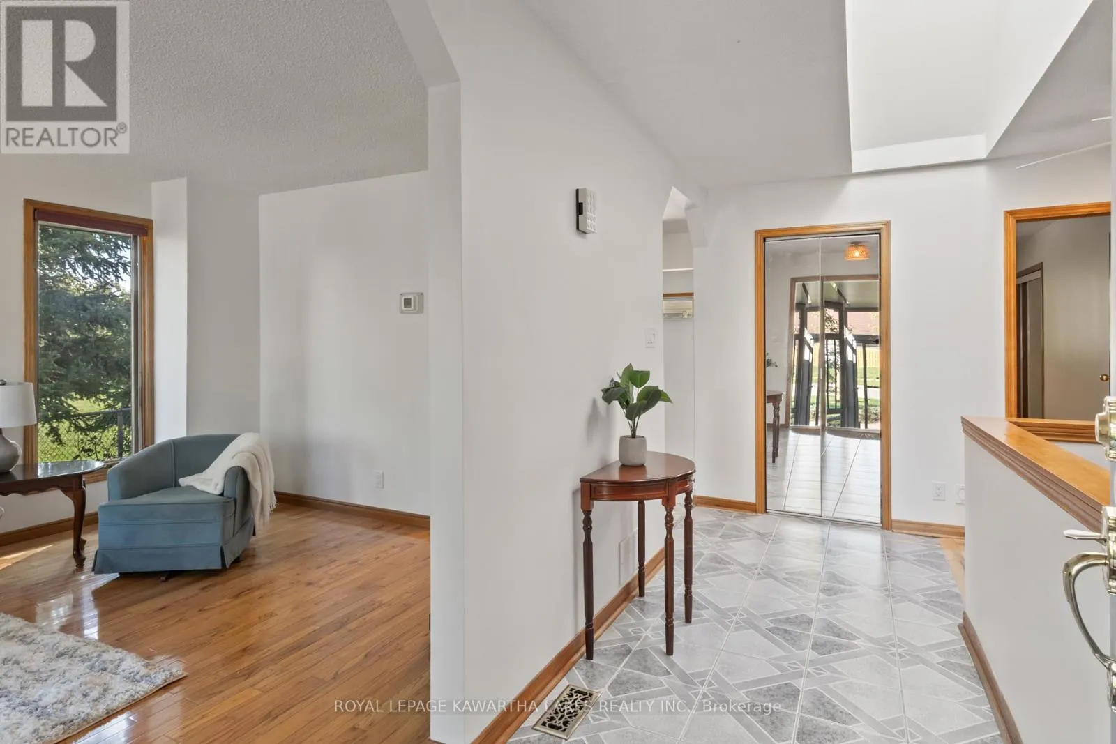 195 ELGIN STREET W