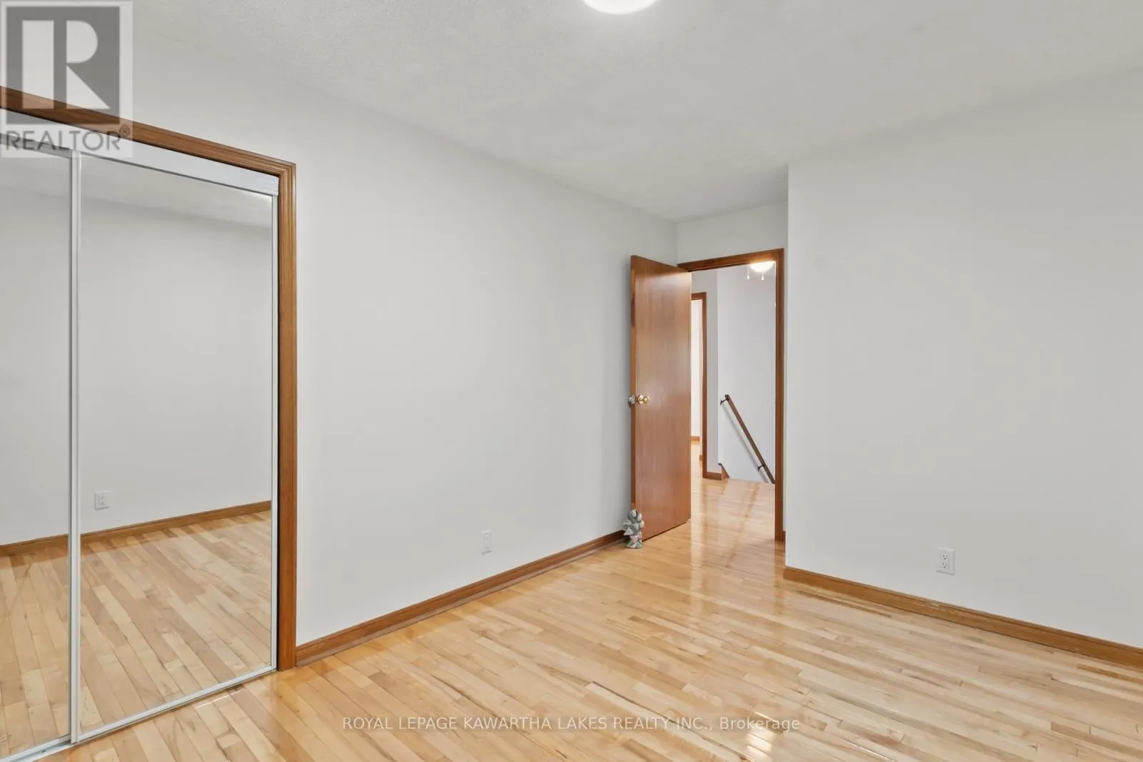195 ELGIN STREET W