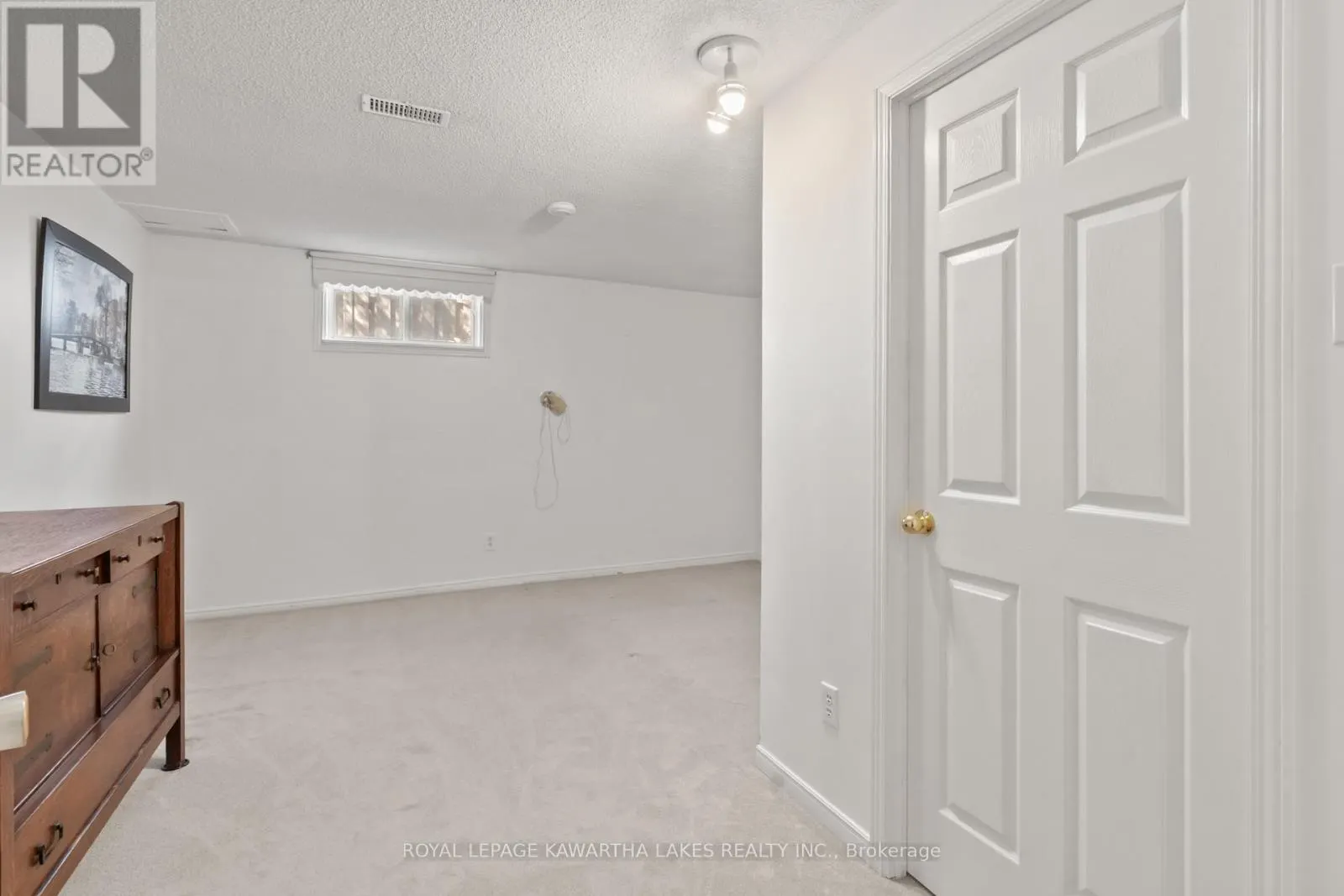 195 ELGIN STREET W