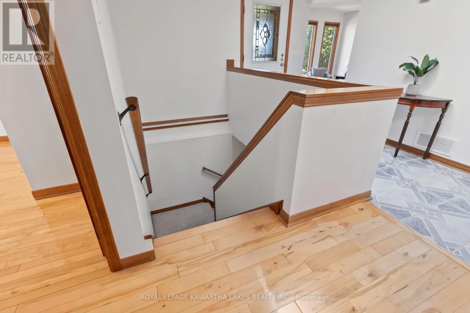 195 ELGIN STREET W