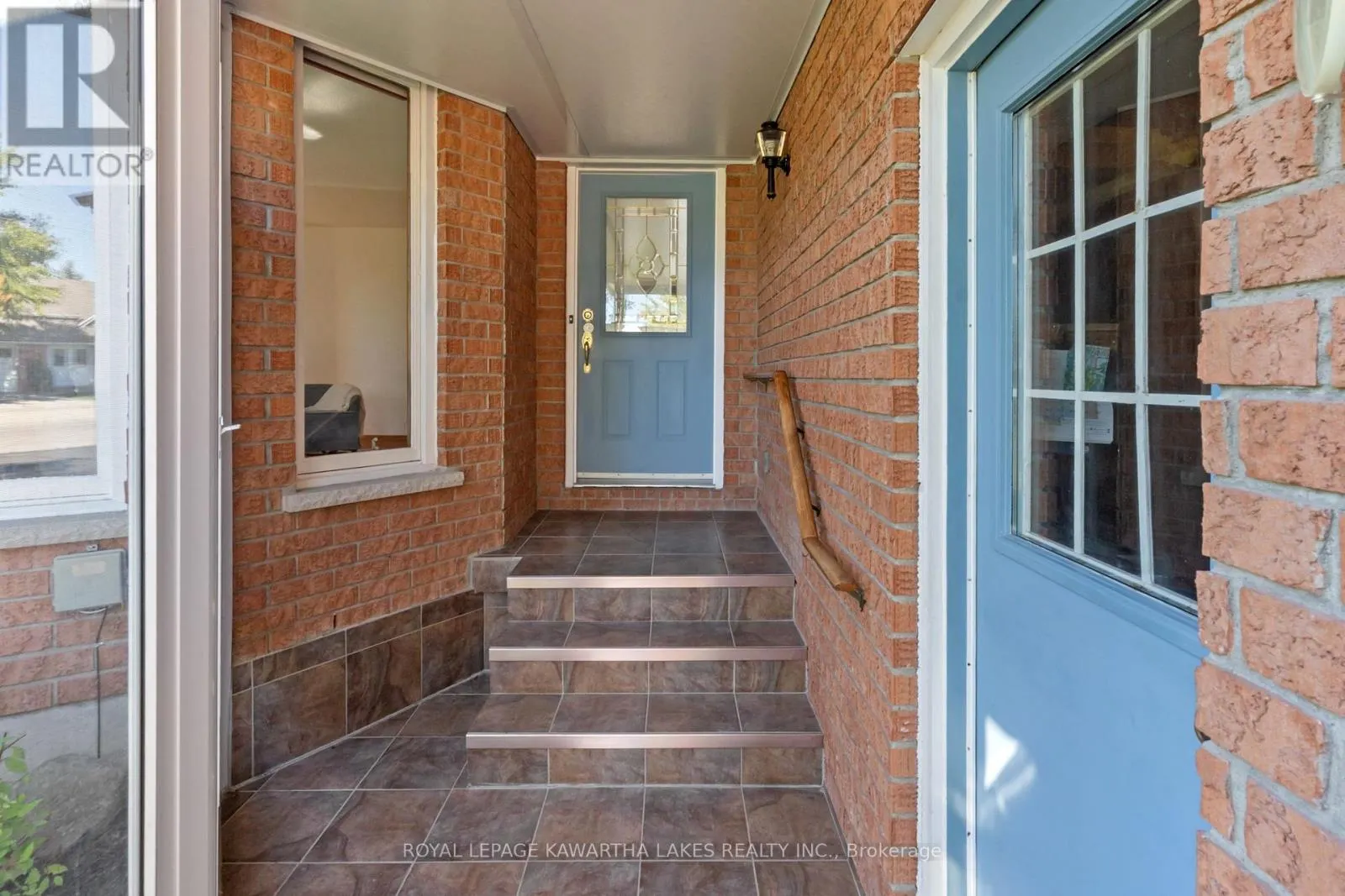 195 ELGIN STREET W