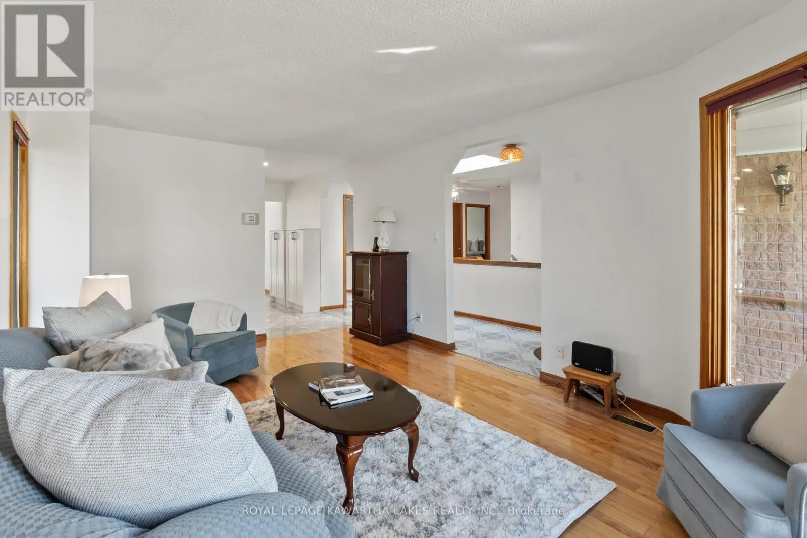 195 ELGIN STREET W