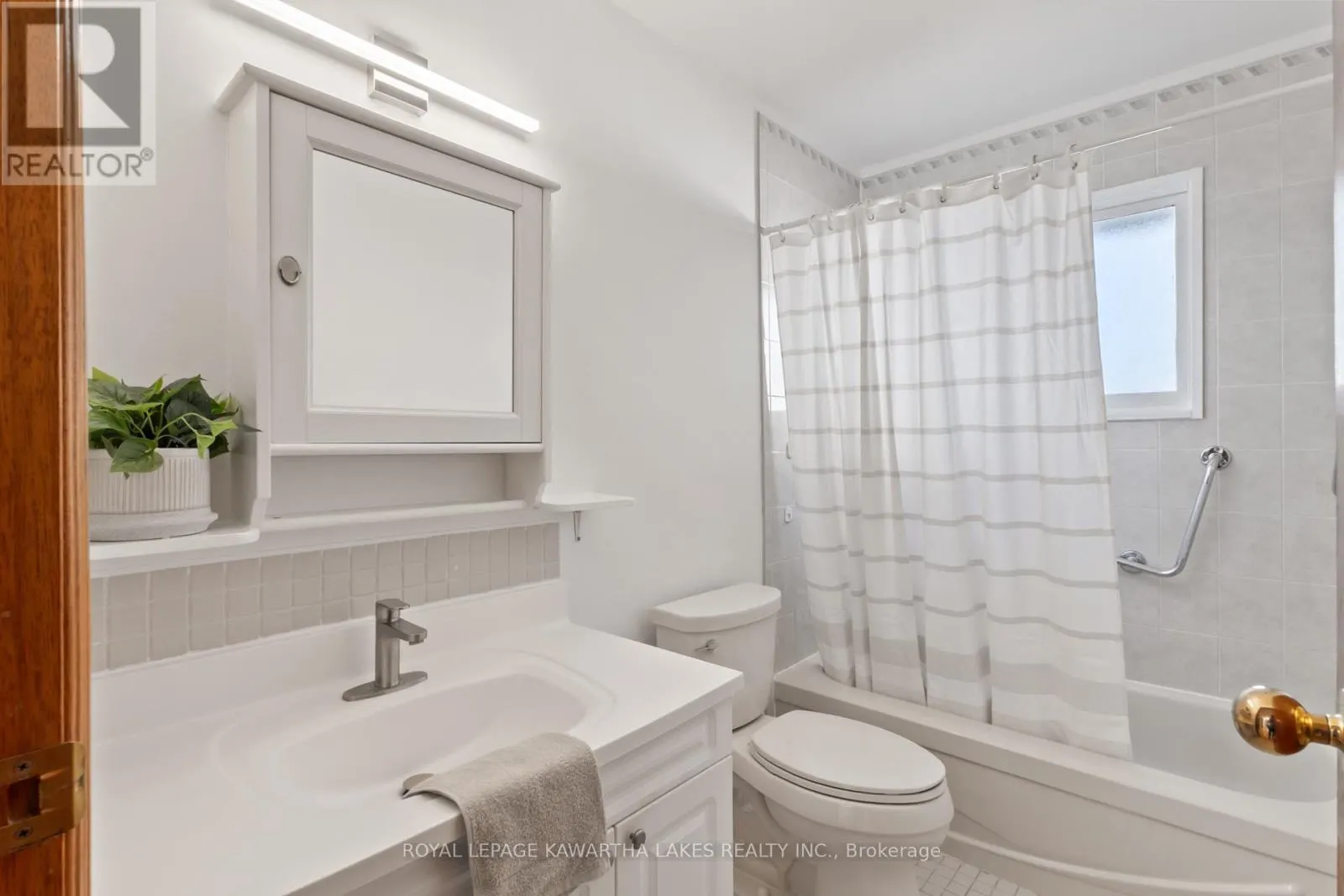195 ELGIN STREET W