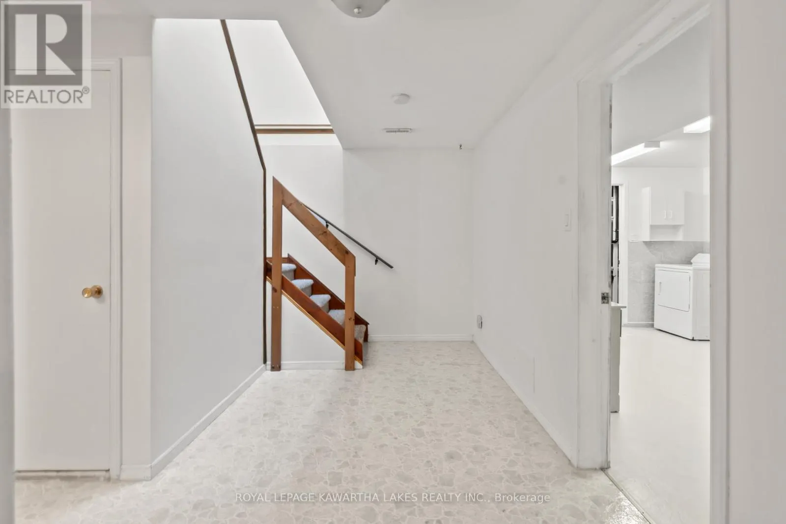 195 ELGIN STREET W