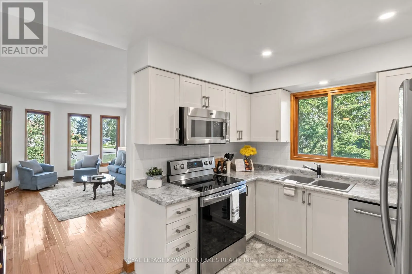 195 ELGIN STREET W