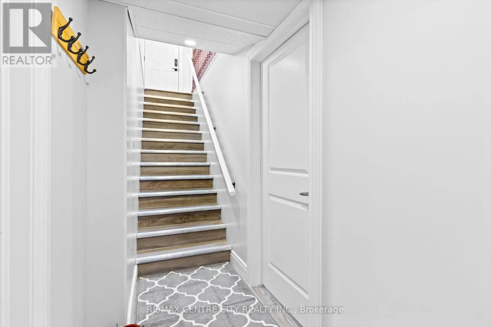 1041 BRUCE ROAD 23