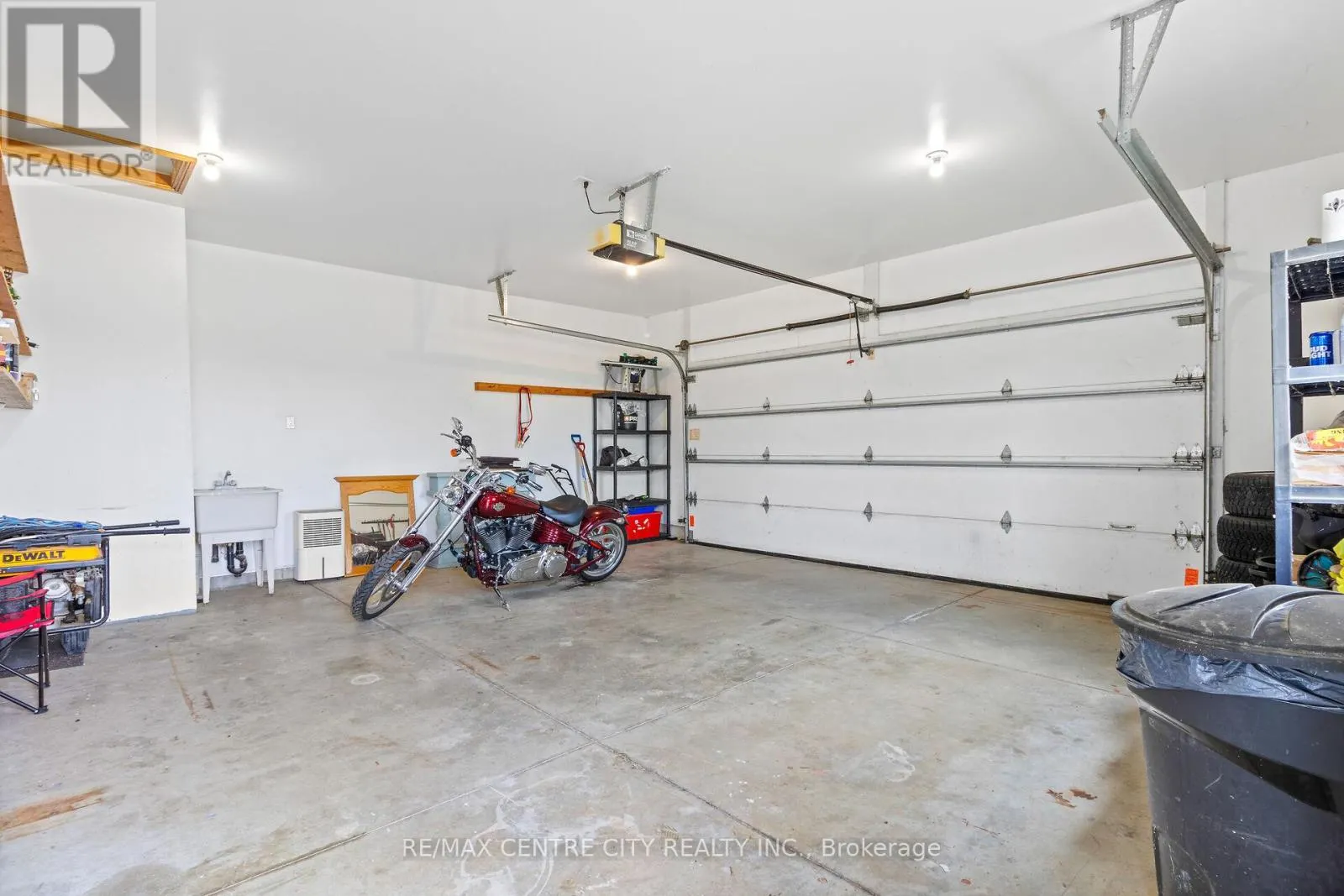 1041 BRUCE ROAD 23