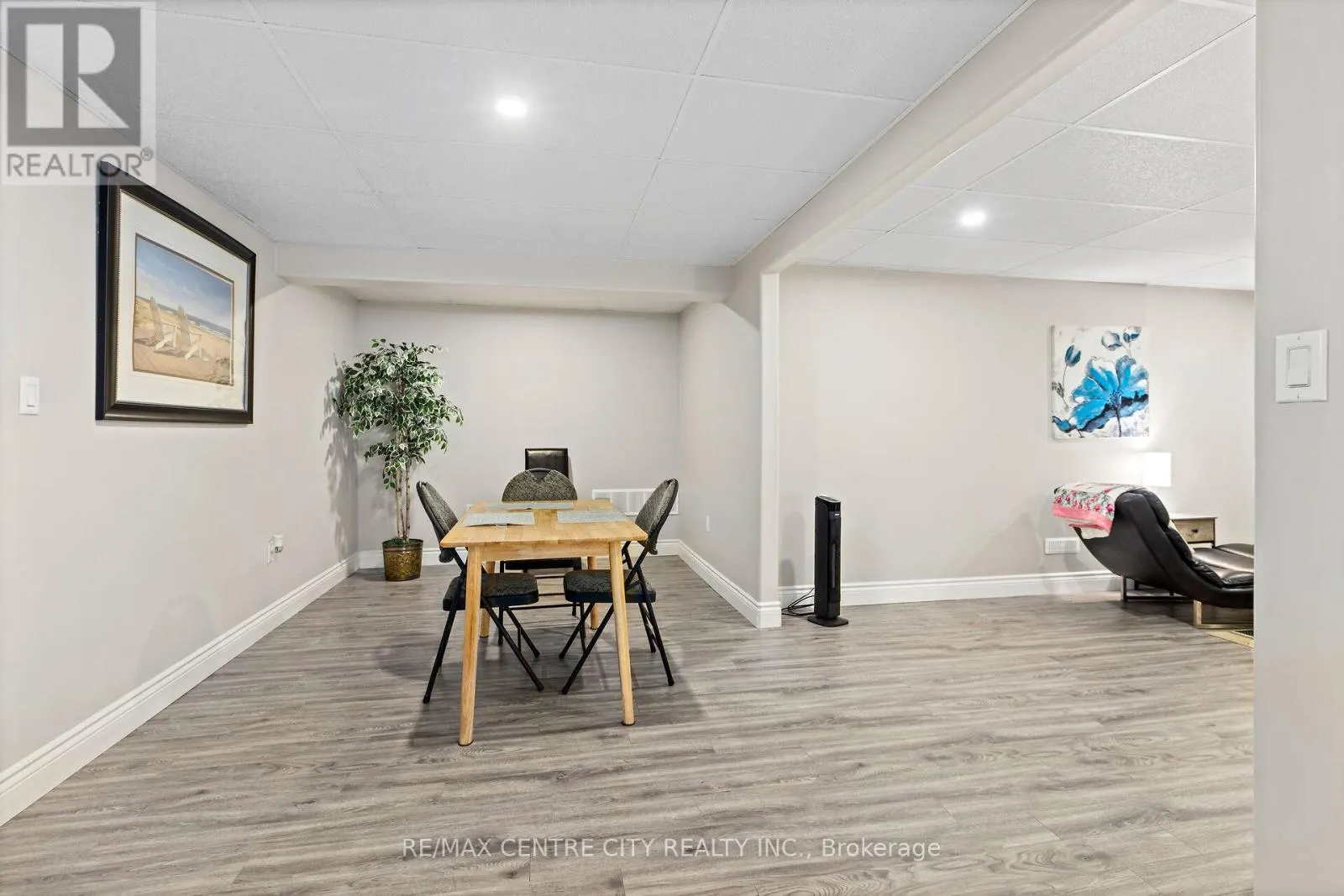 1041 BRUCE ROAD 23