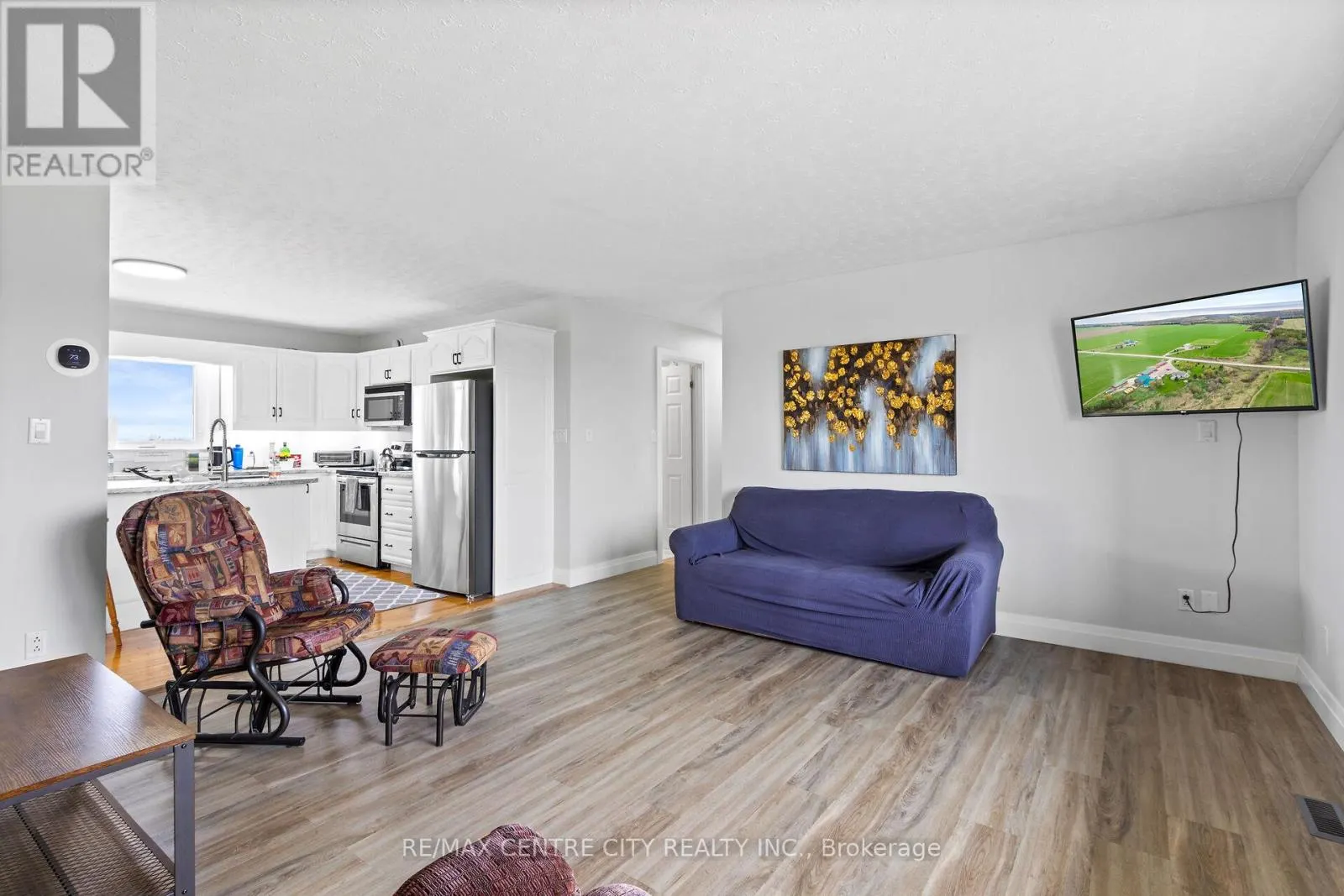1041 BRUCE ROAD 23