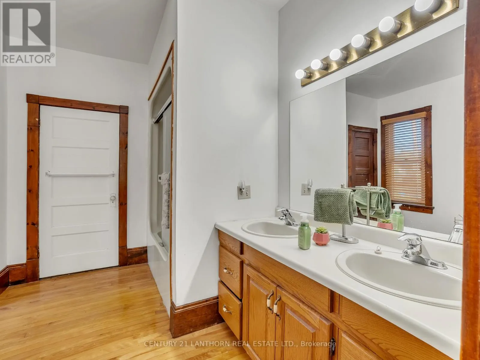 49 CONSECON STREET E