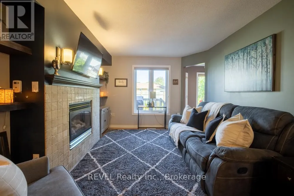 3 - 5070 DRUMMOND ROAD, #3